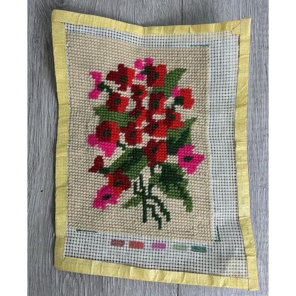 Vintage Needlepoint Red Pink Flowers Completed Finished Unframed 7"x9" - Picture 2 of 6